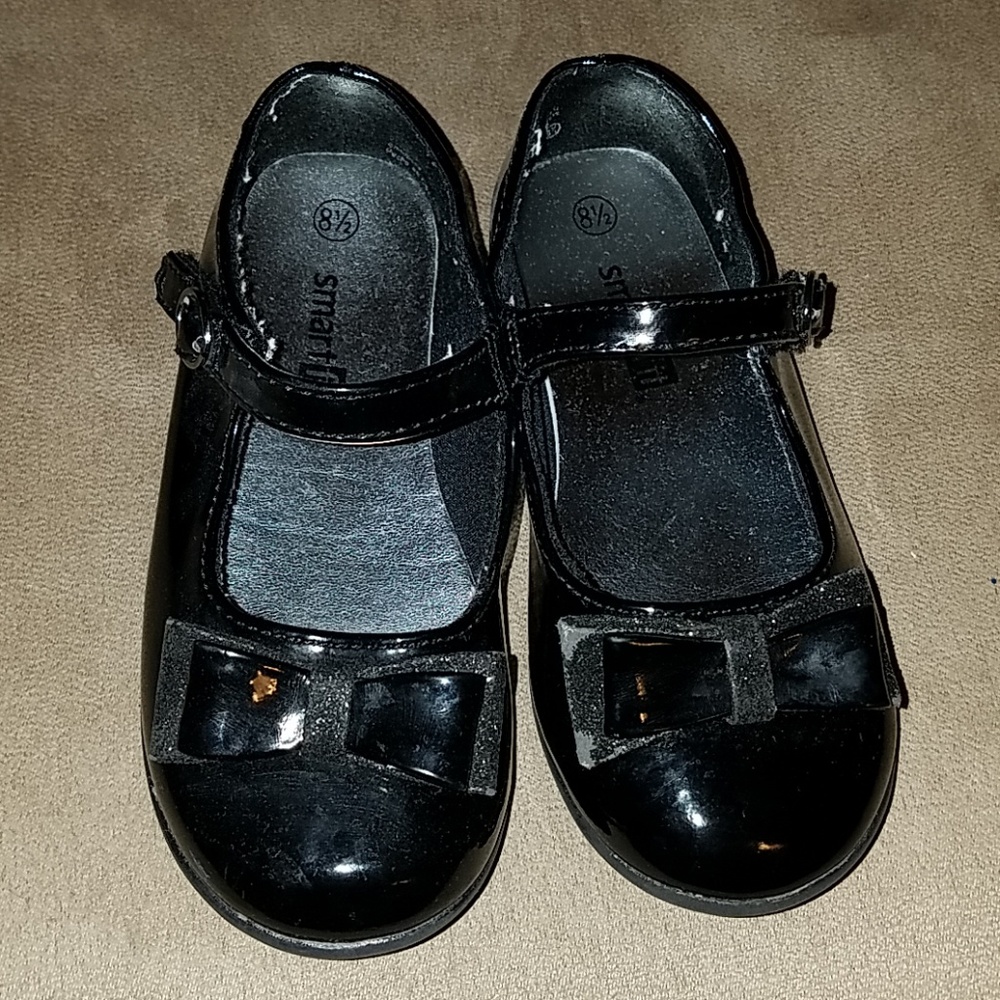 Girls black patent shoes